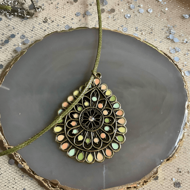 Handmade water drop pendant necklace 