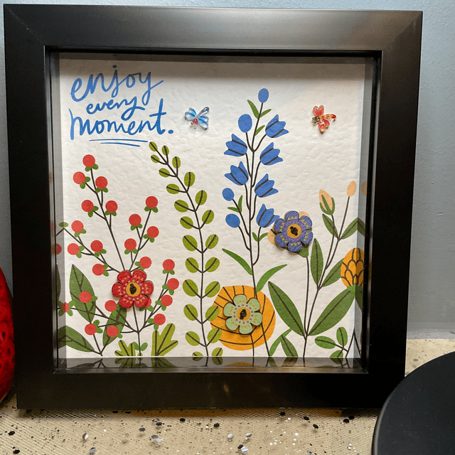 Buttons frame with inspirational quote.Flower design