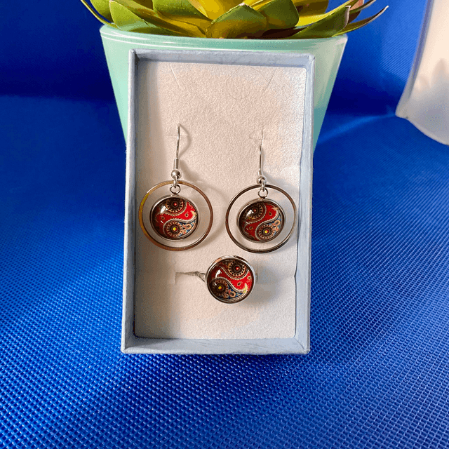 Handmade ring and earrings set. Coordinated cabochon jewellery.