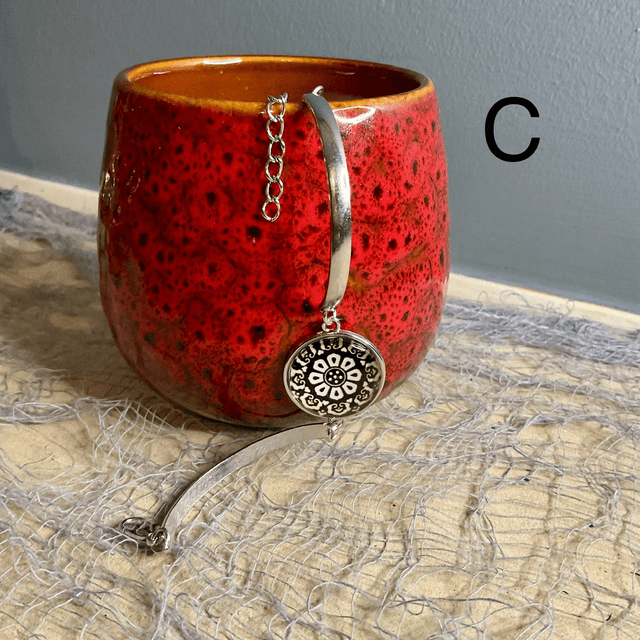 Handmade bracelet with colourful glass cabochon.