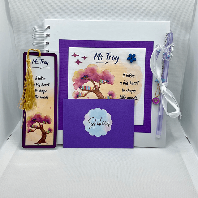 Personalised teacher’s scrapbook journal with free pen and pendant. Beautiful appreciation gift for teachers.