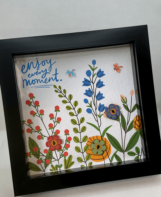 Buttons frame with inspirational quote.Flower design