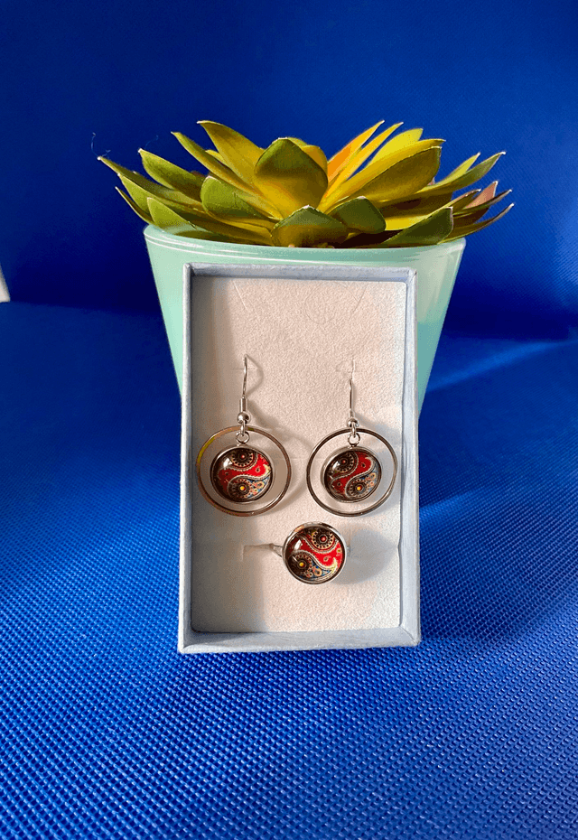 Handmade ring and earrings set. Coordinated cabochon jewellery.