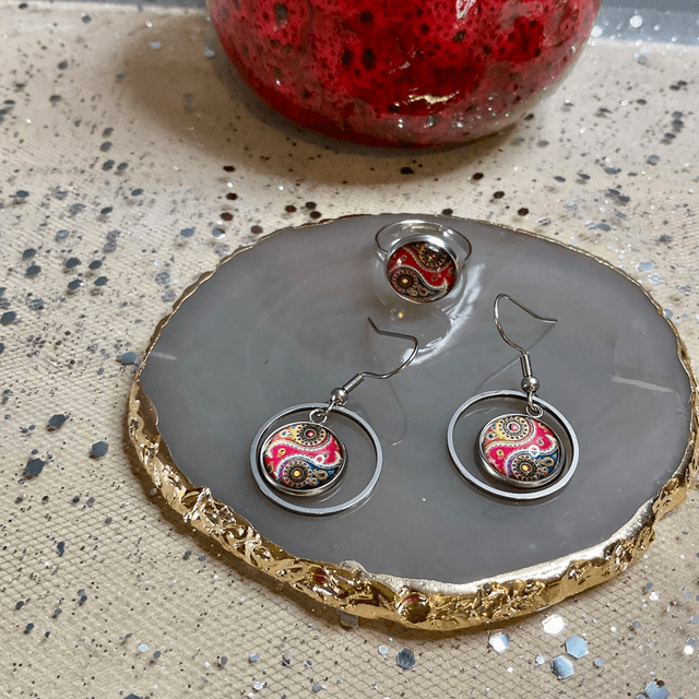 Handmade ring and earrings set. Coordinated cabochon jewellery.
