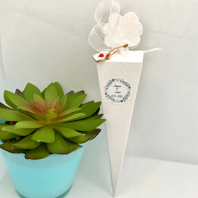 50 pieces Pre-filled party favours for wedding guests.Personalised sweet boxes.