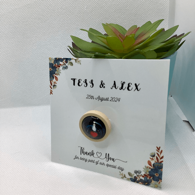 10/50 pieces Handmade brooches with custom wedding cards. Wedding favours.