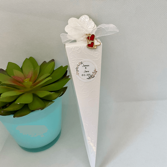 50 pieces Pre-filled party favours for wedding guests.Personalised sweet boxes.