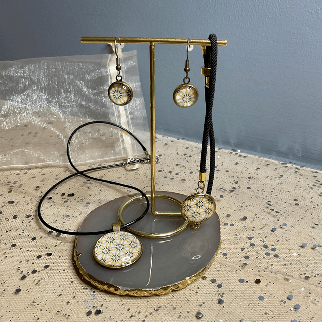 Handmade, coordinated jewellery set. Retro design.