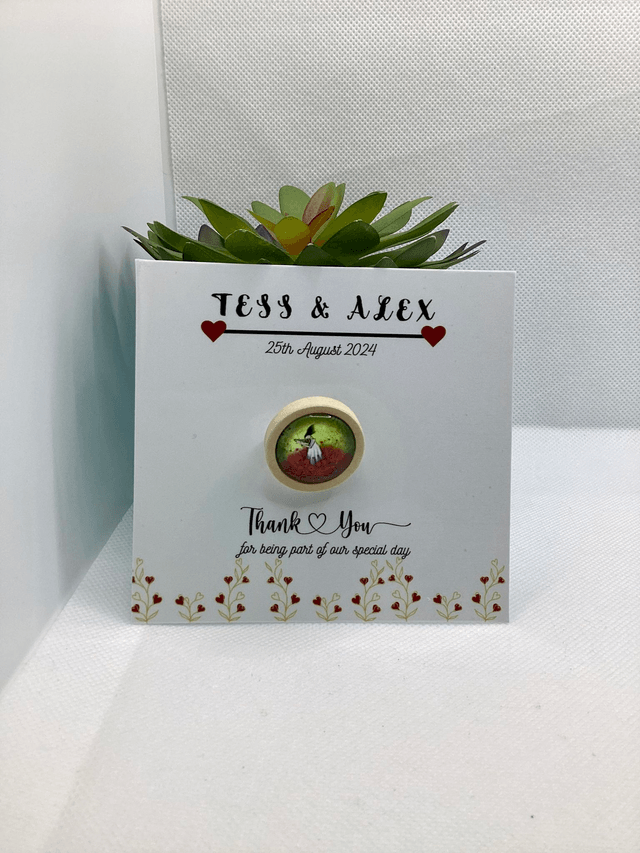 10/50 Pieces  Handmade brooches with custom wedding cards. Wedding favours.