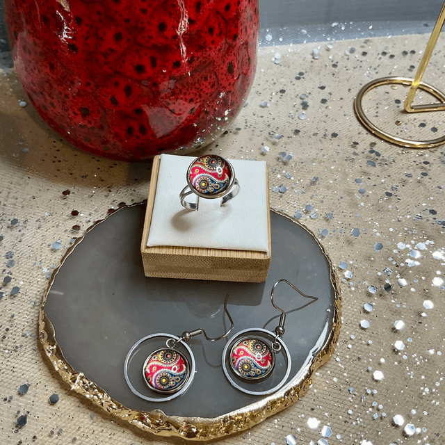 Handmade ring and earrings set. Coordinated cabochon jewellery.