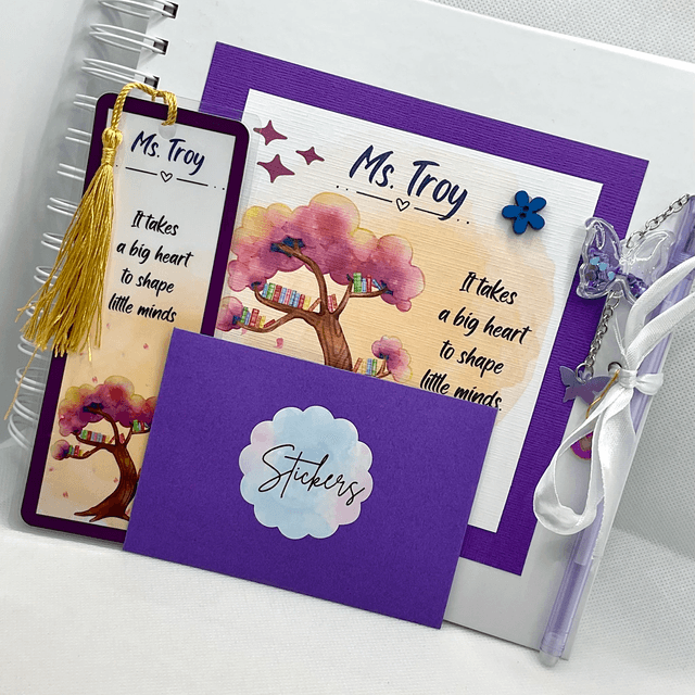 Personalised teacher’s scrapbook journal with free pen and pendant. Beautiful appreciation gift for teachers.